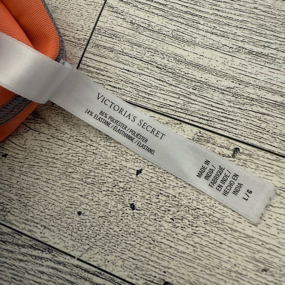 Victoria Secret Sports Bra (size Large) - Picture 4 of 6